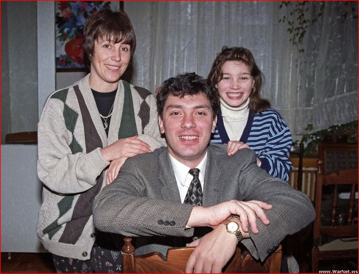 1996 год. Борис Немцов с женой Раисой и дочерью Жанной.